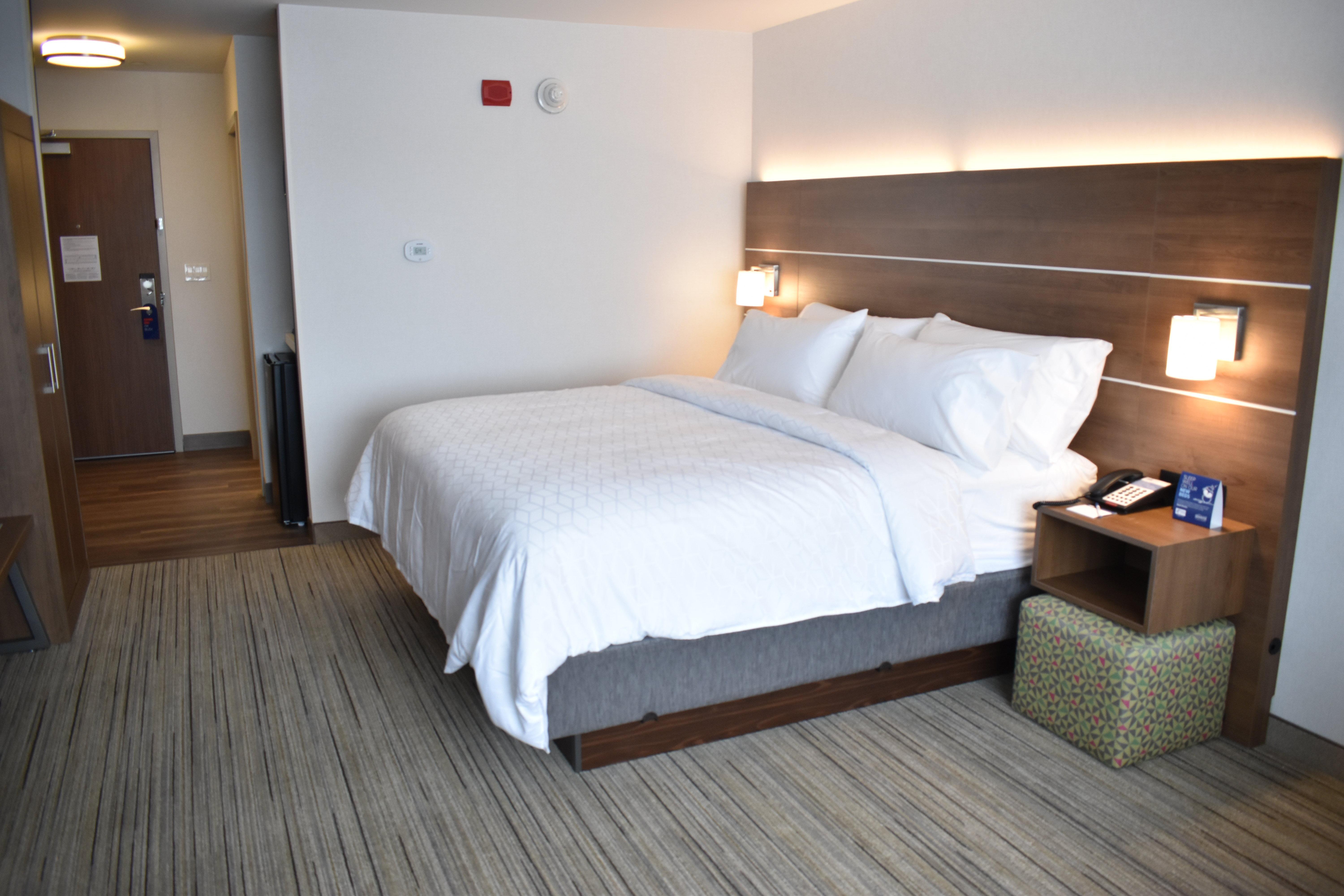 Holiday Inn Express & Suites - Boston South - Randolph By Ihg Exterior photo