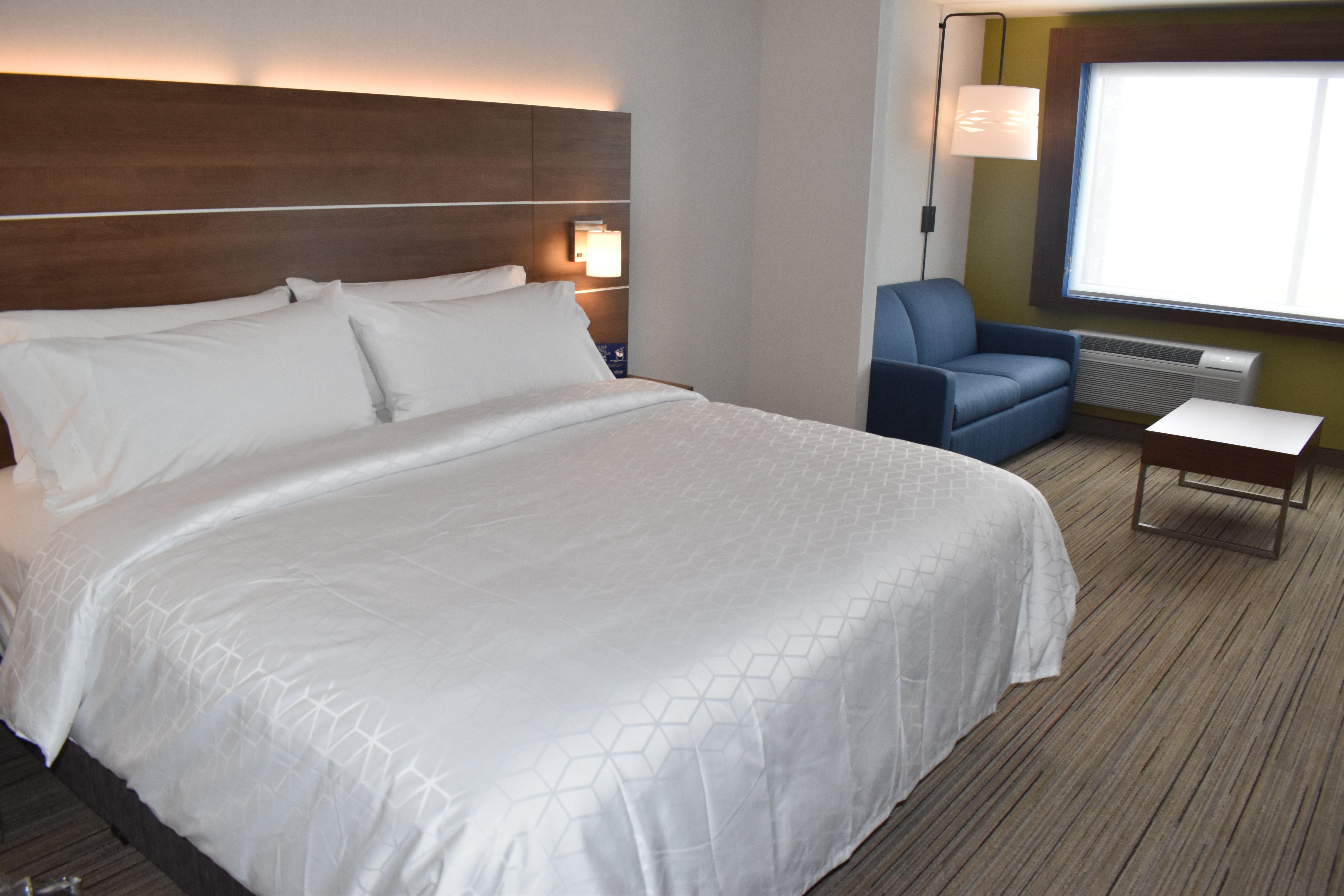 Holiday Inn Express & Suites - Boston South - Randolph By Ihg Exterior photo