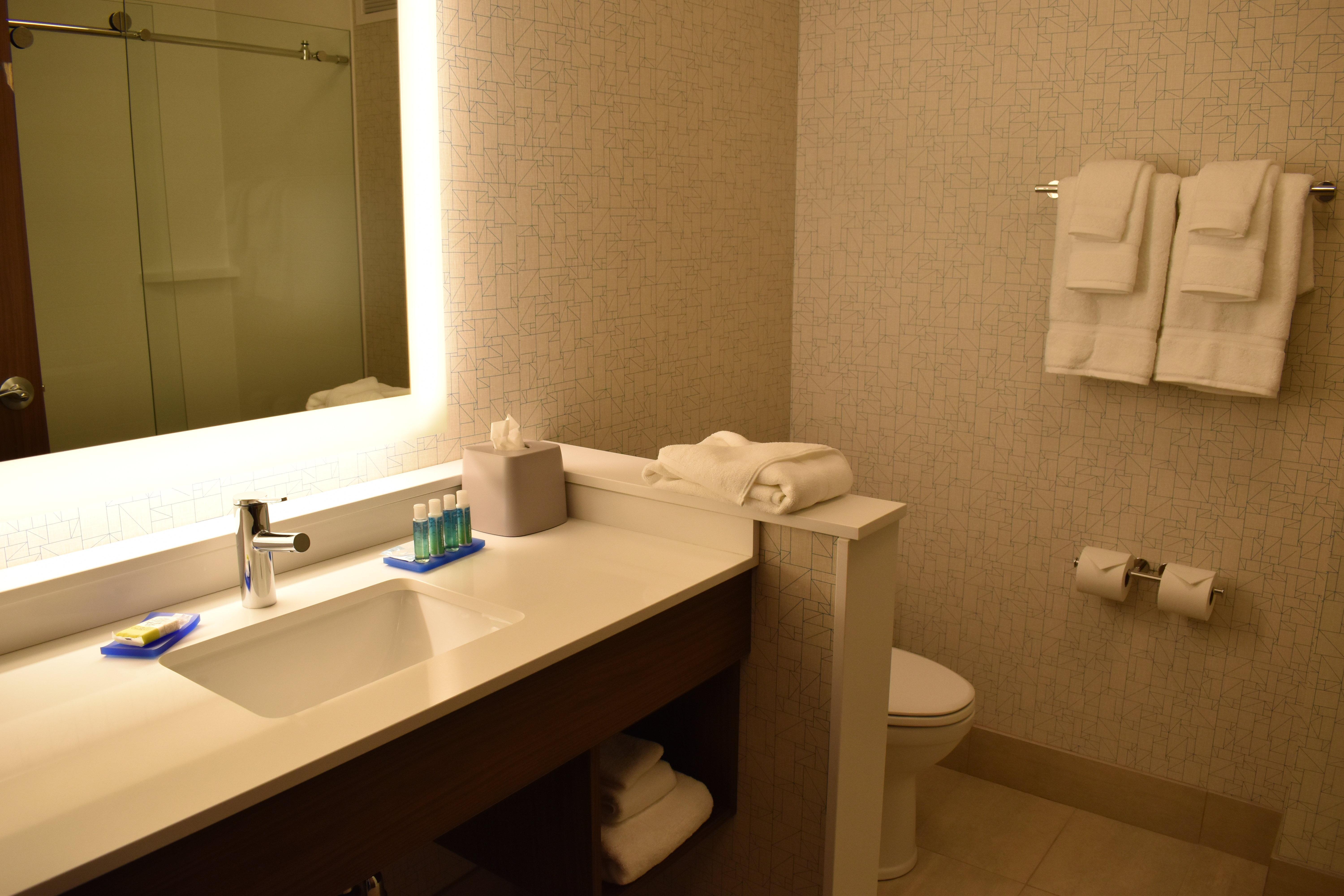 Holiday Inn Express & Suites - Boston South - Randolph By Ihg Exterior photo