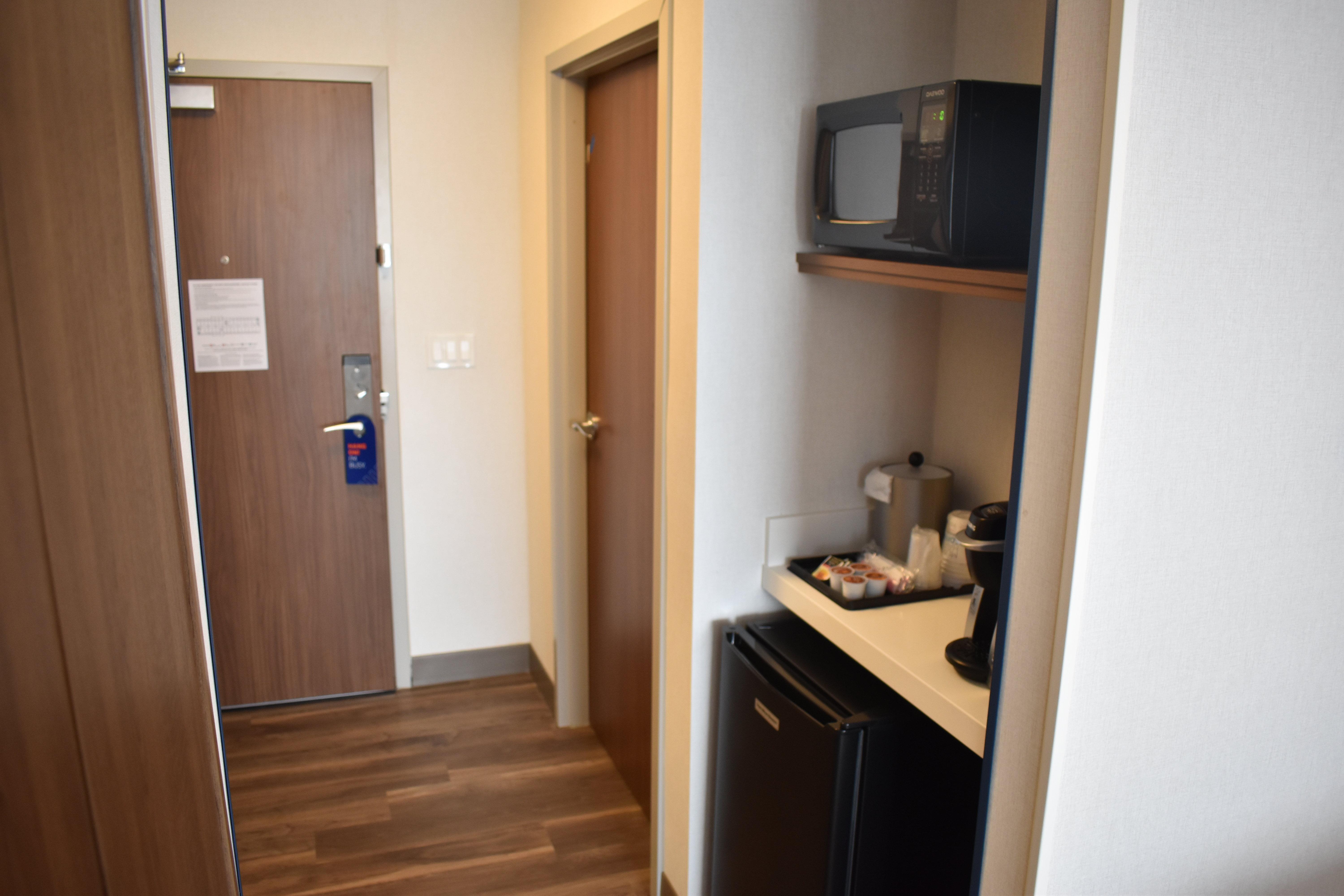 Holiday Inn Express & Suites - Boston South - Randolph By Ihg Exterior photo